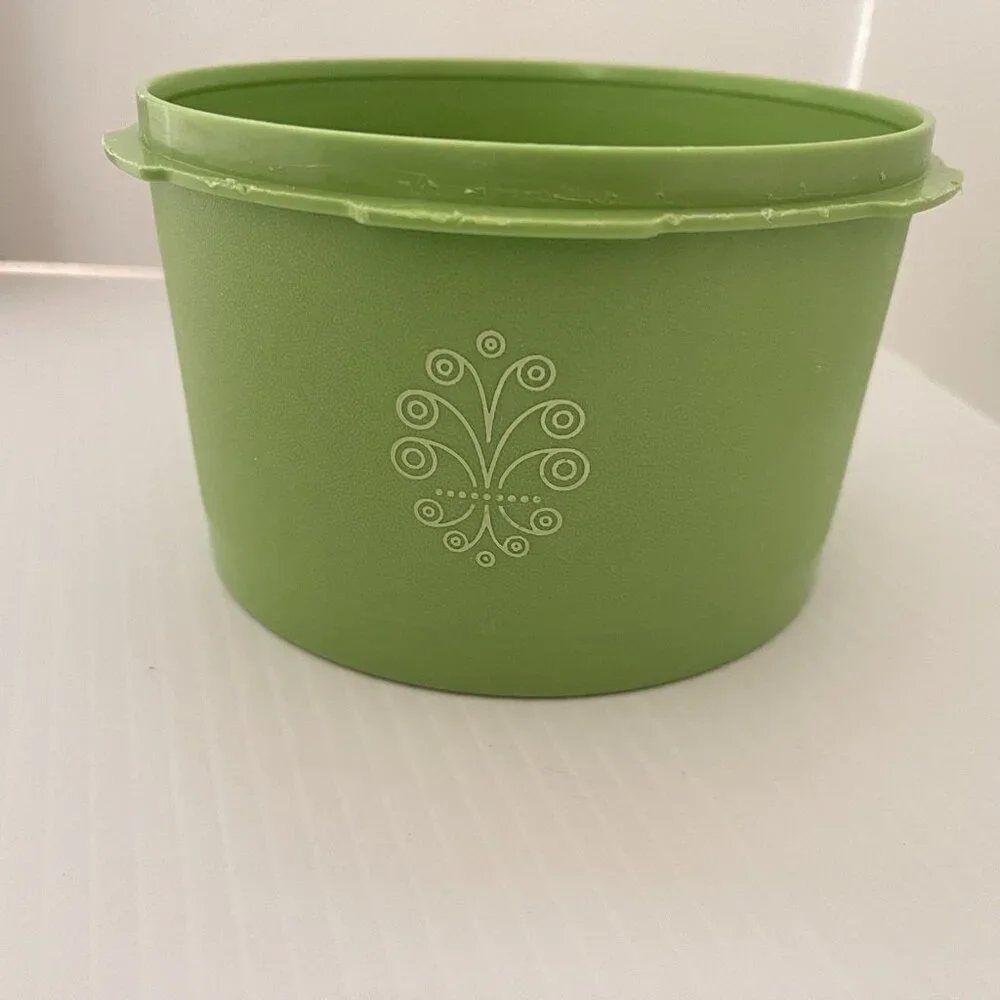 Tupperware Avocado Green Servalier Canister Container 1298-16 Vintage